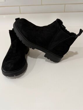 K KomForme Black Faux Suede Ankle Boots - Kids Size 1